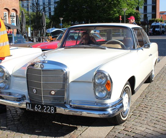 1964 Mercedes Benz 220SE W111 AL62228 1